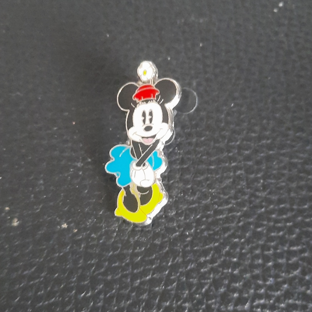 Minnie mouse pin